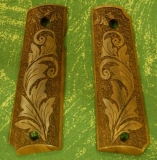 Obrázek pro Dřevěné pažbičky Colt 1911 řezba